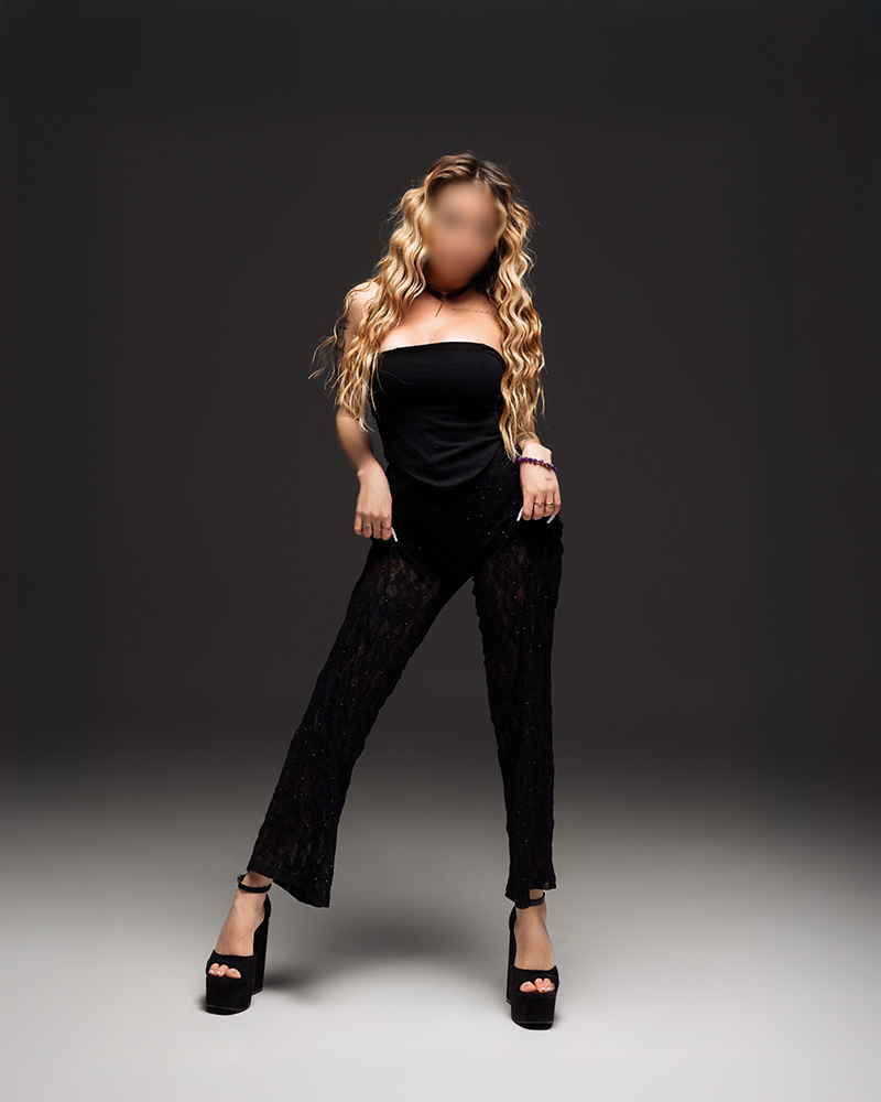 Escort Elena Photo 37