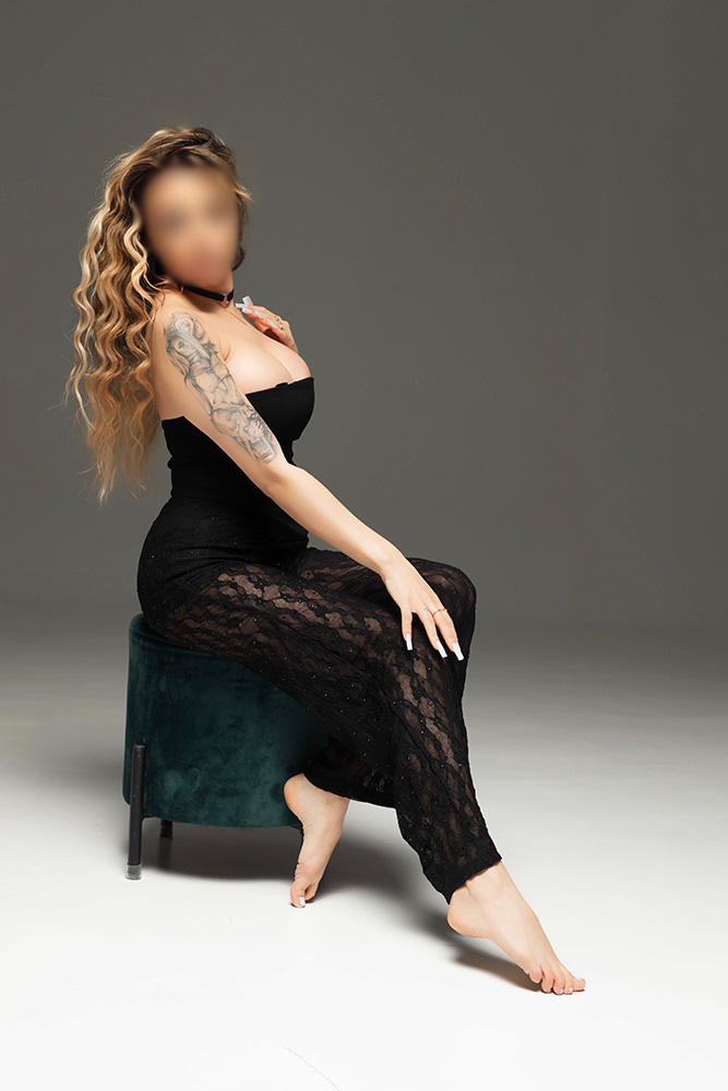 Escort Elena Photo 31