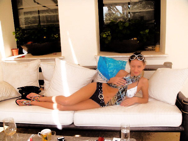 Красивая эскорт модель